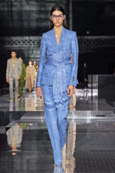 Look 25